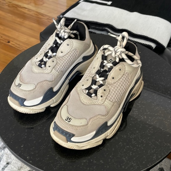 Original Balenciaga triple S sneakers - Picture 4 of 7